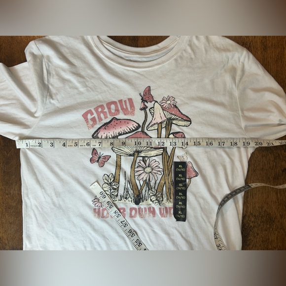 Juniors XL Long Sleeve Graphic T Shirt - Picture 10 of 15